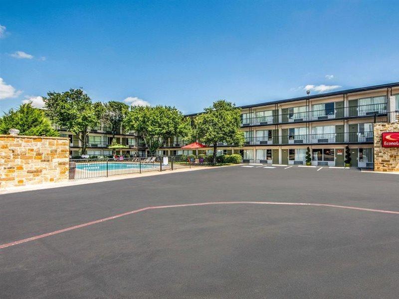 Econo Lodge Airport I-35 North Фармерс-Бранч Экстерьер фото