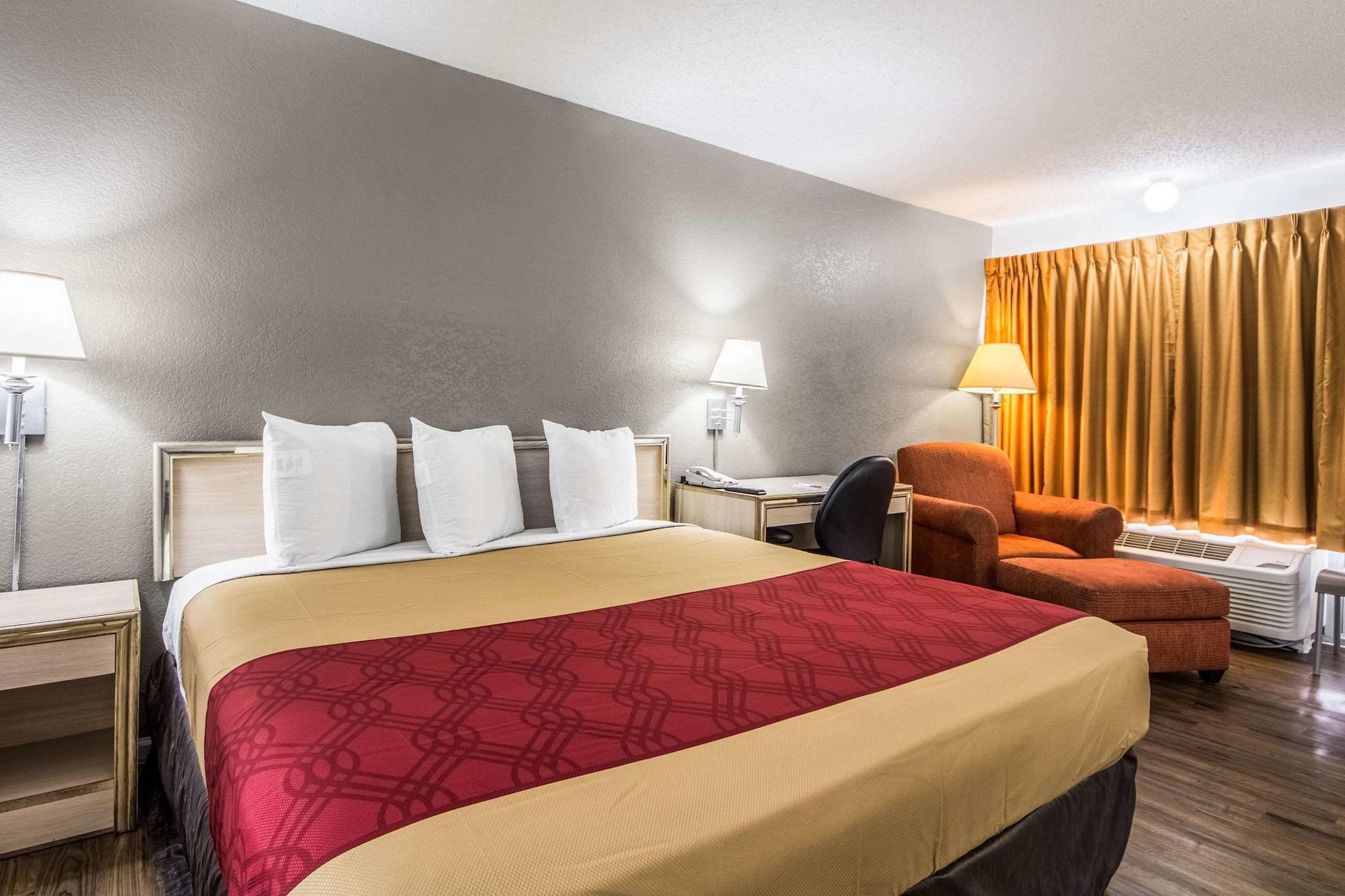 Econo Lodge Airport I-35 North Фармерс-Бранч Экстерьер фото