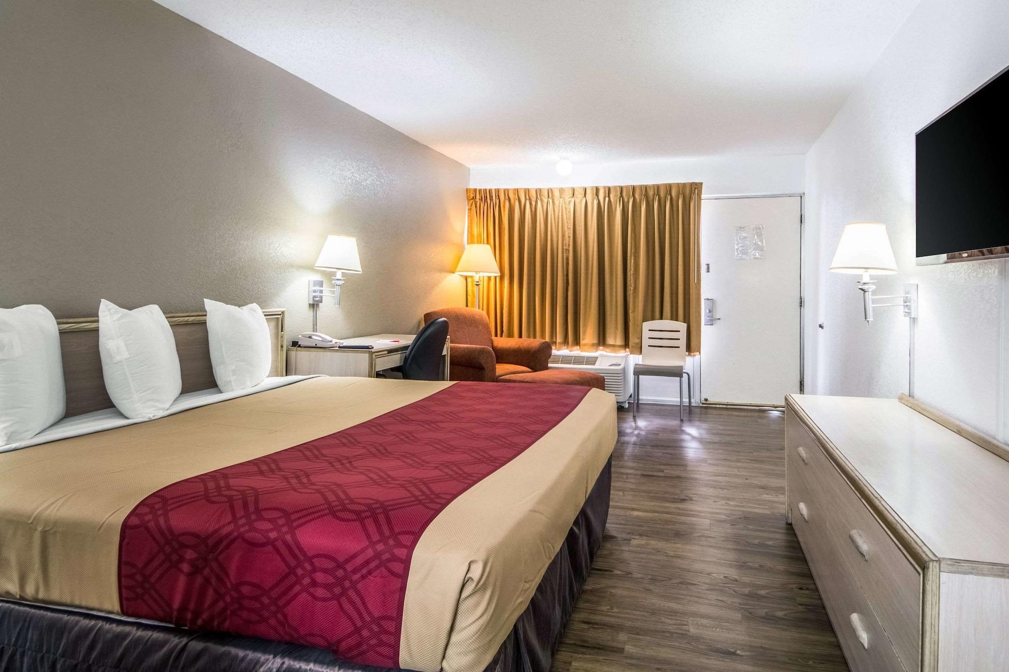 Econo Lodge Airport I-35 North Фармерс-Бранч Экстерьер фото