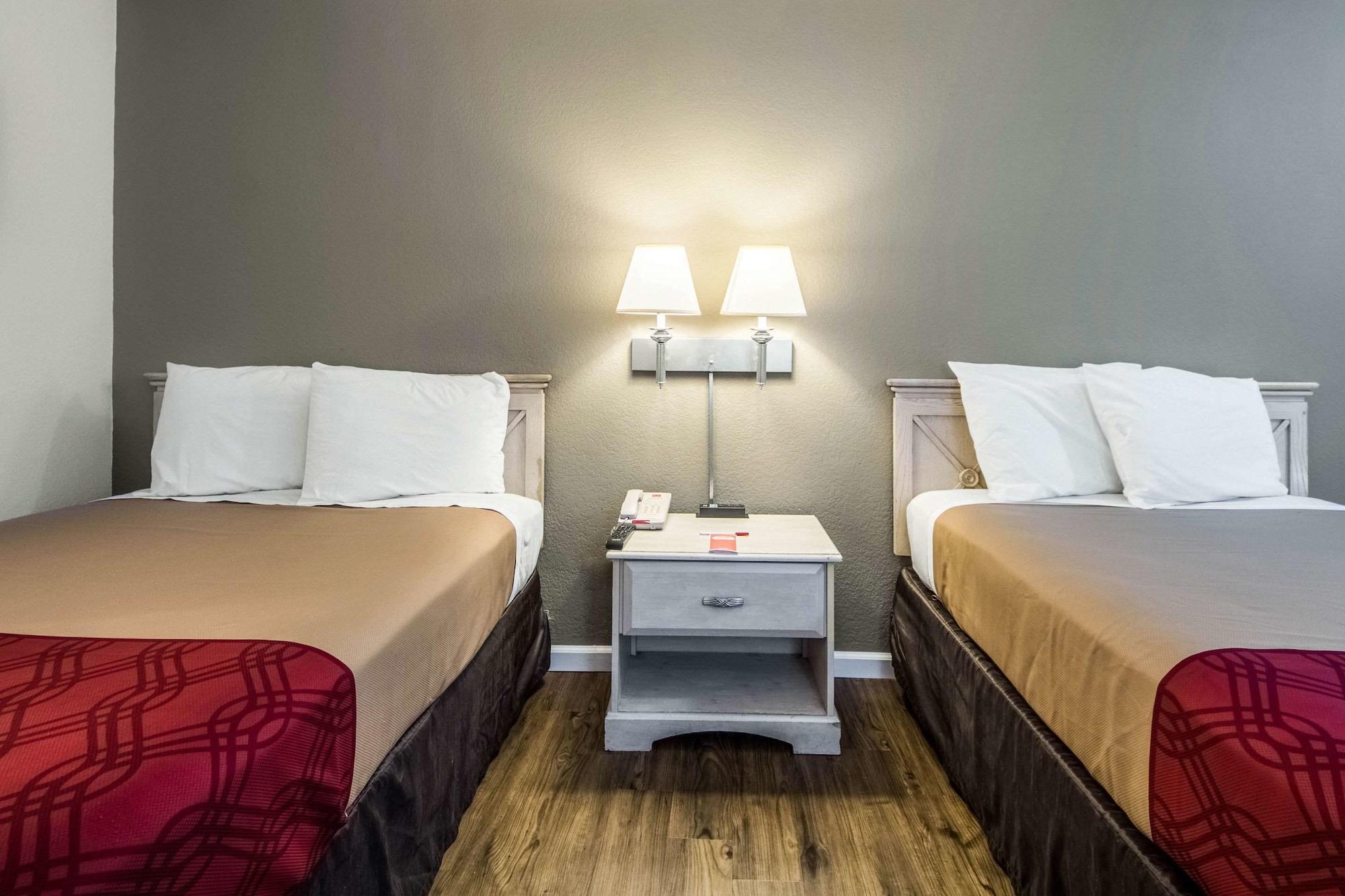 Econo Lodge Airport I-35 North Фармерс-Бранч Экстерьер фото