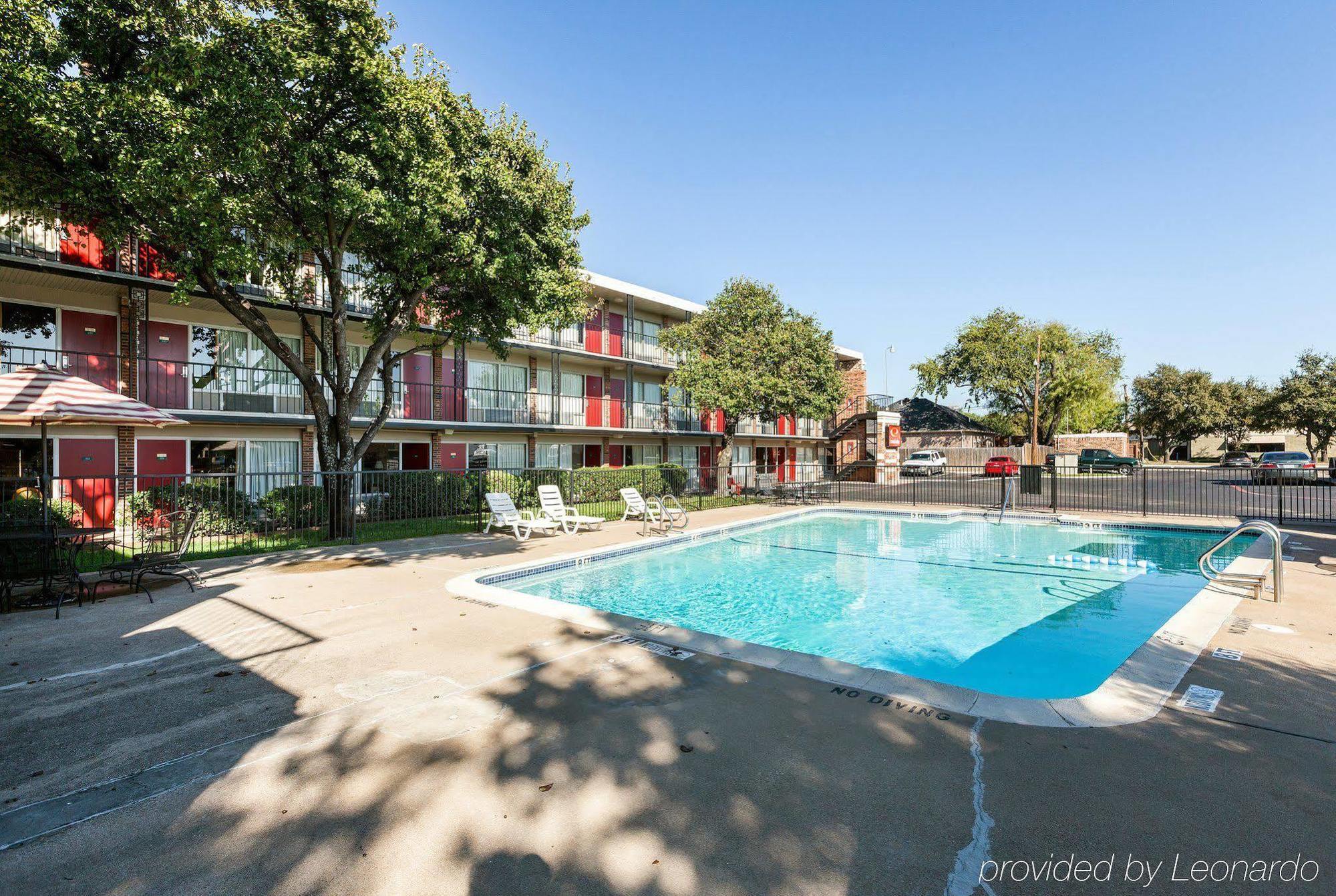 Econo Lodge Airport I-35 North Фармерс-Бранч Экстерьер фото
