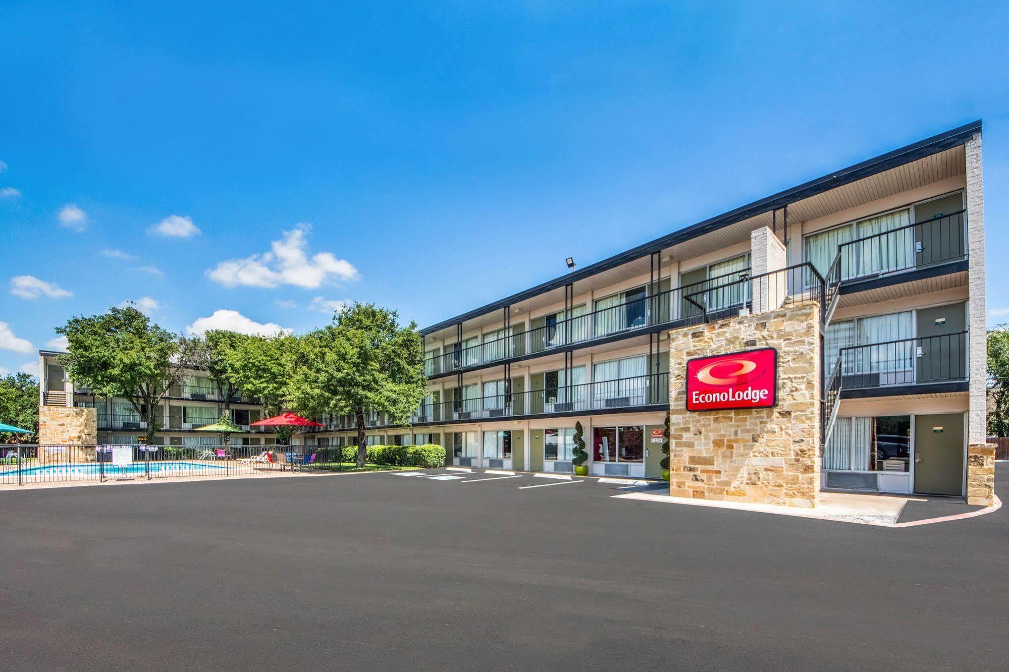 Econo Lodge Airport I-35 North Фармерс-Бранч Экстерьер фото