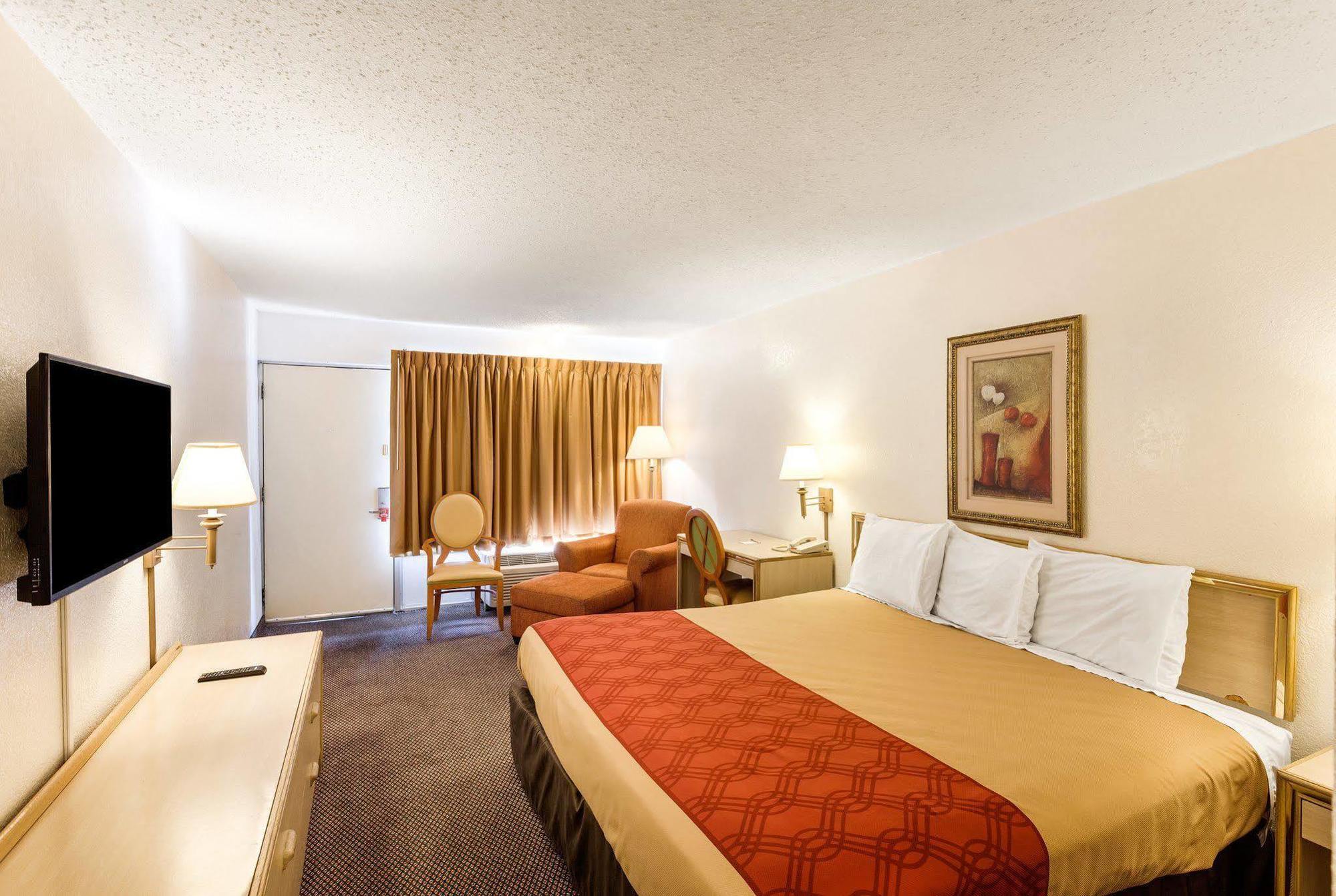 Econo Lodge Airport I-35 North Фармерс-Бранч Экстерьер фото