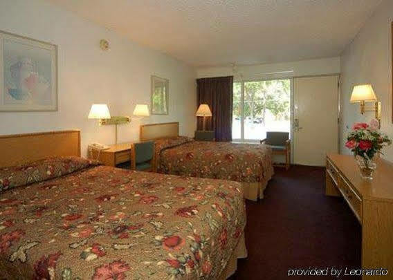 Econo Lodge Airport I-35 North Фармерс-Бранч Экстерьер фото